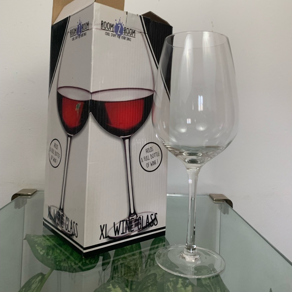 XL Sized Wine Glass Hold a full Bottle